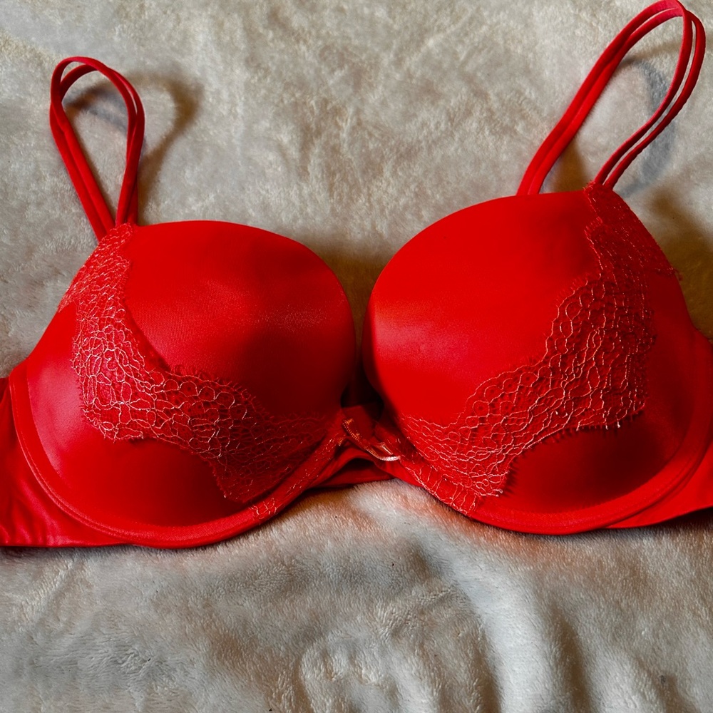 Victoria's Secret Vibrant Red Lace Bra